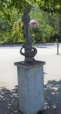 Statue Sainte Marguerite - Place Ste-Marguerite, Jemelle.