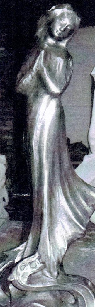 statue Ste Marguerite Place 001 (2).jpg