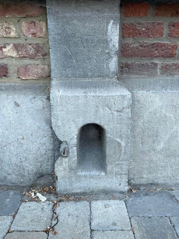 Décrottoir - rue de Behogne, 20 Rochefort