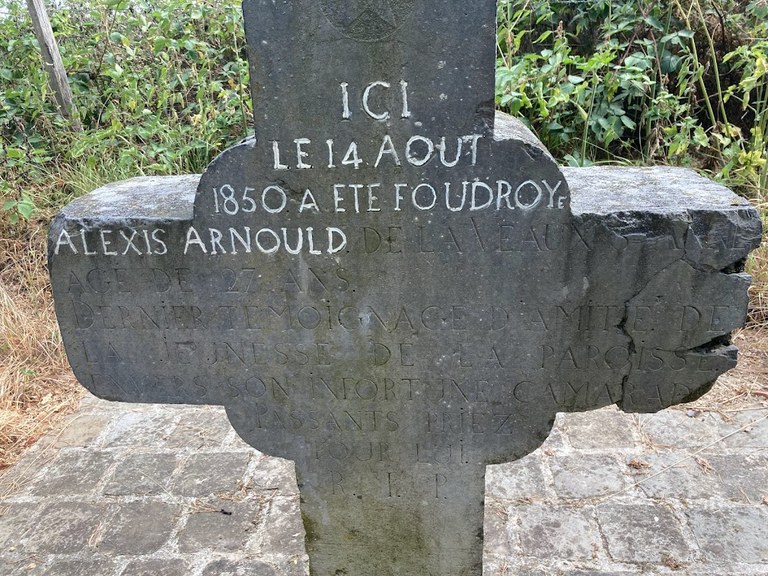 Croix Alexis - croix nimbée