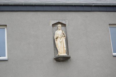 Statue de saint Pierre à Wavreille