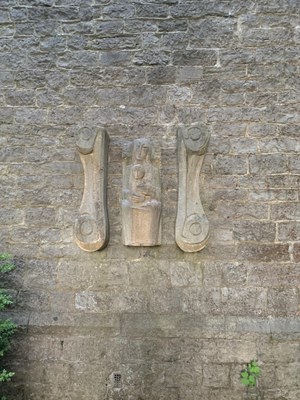 Sculpture de la Vierge à l’Enfant*