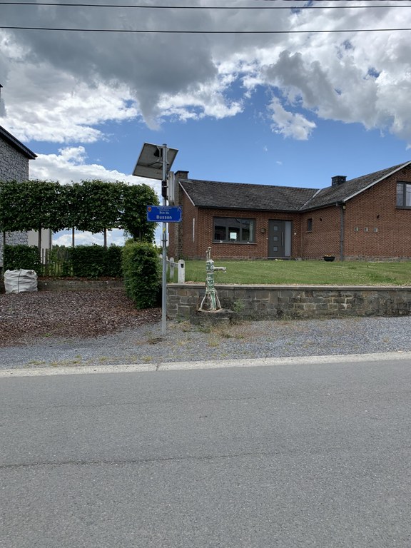 Pompe-colonne en fonte, Buissonville *
